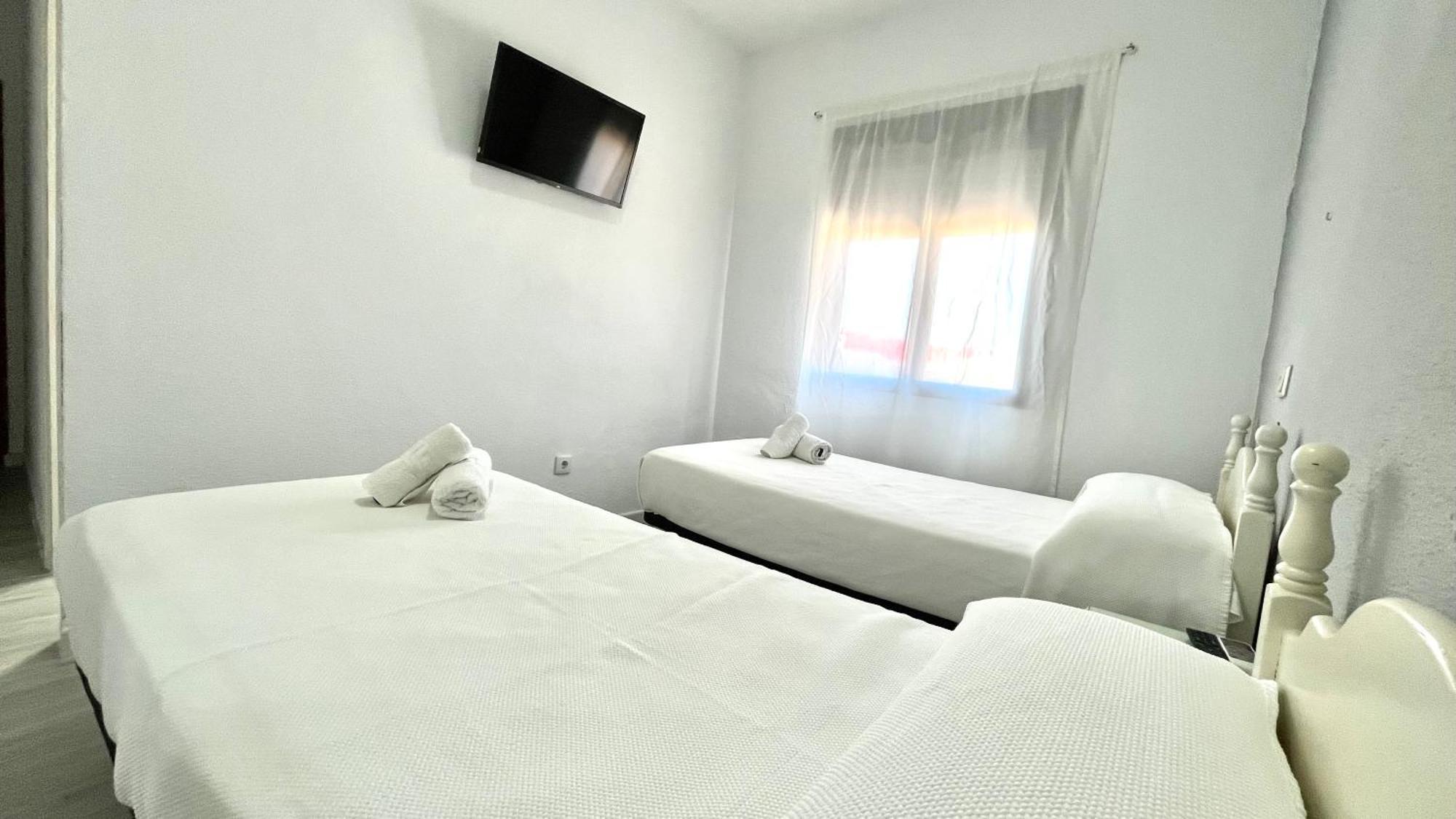 Hostal Carlos III Aldea Quintana Bagian luar foto