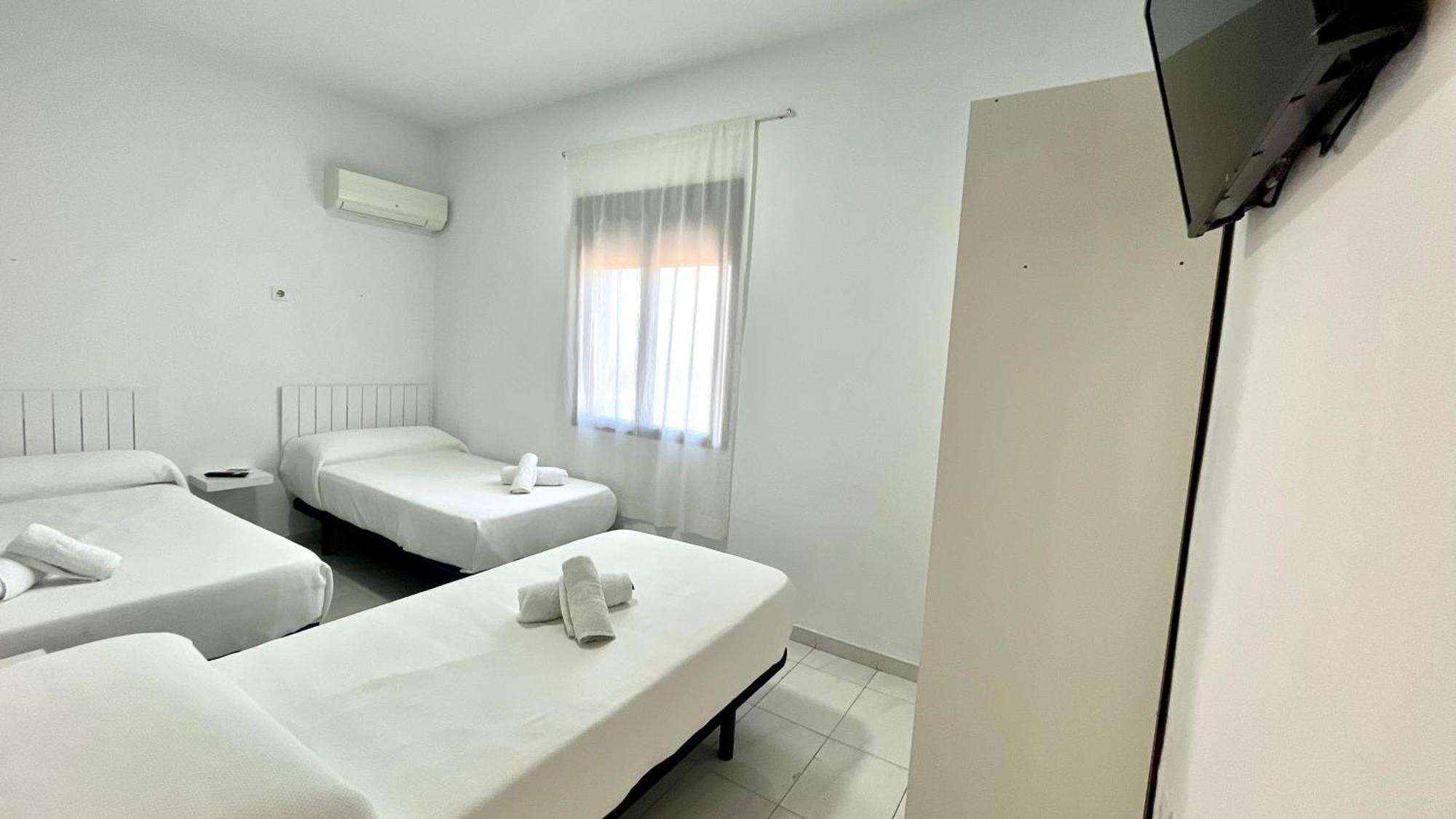 Hostal Carlos III Aldea Quintana Bagian luar foto