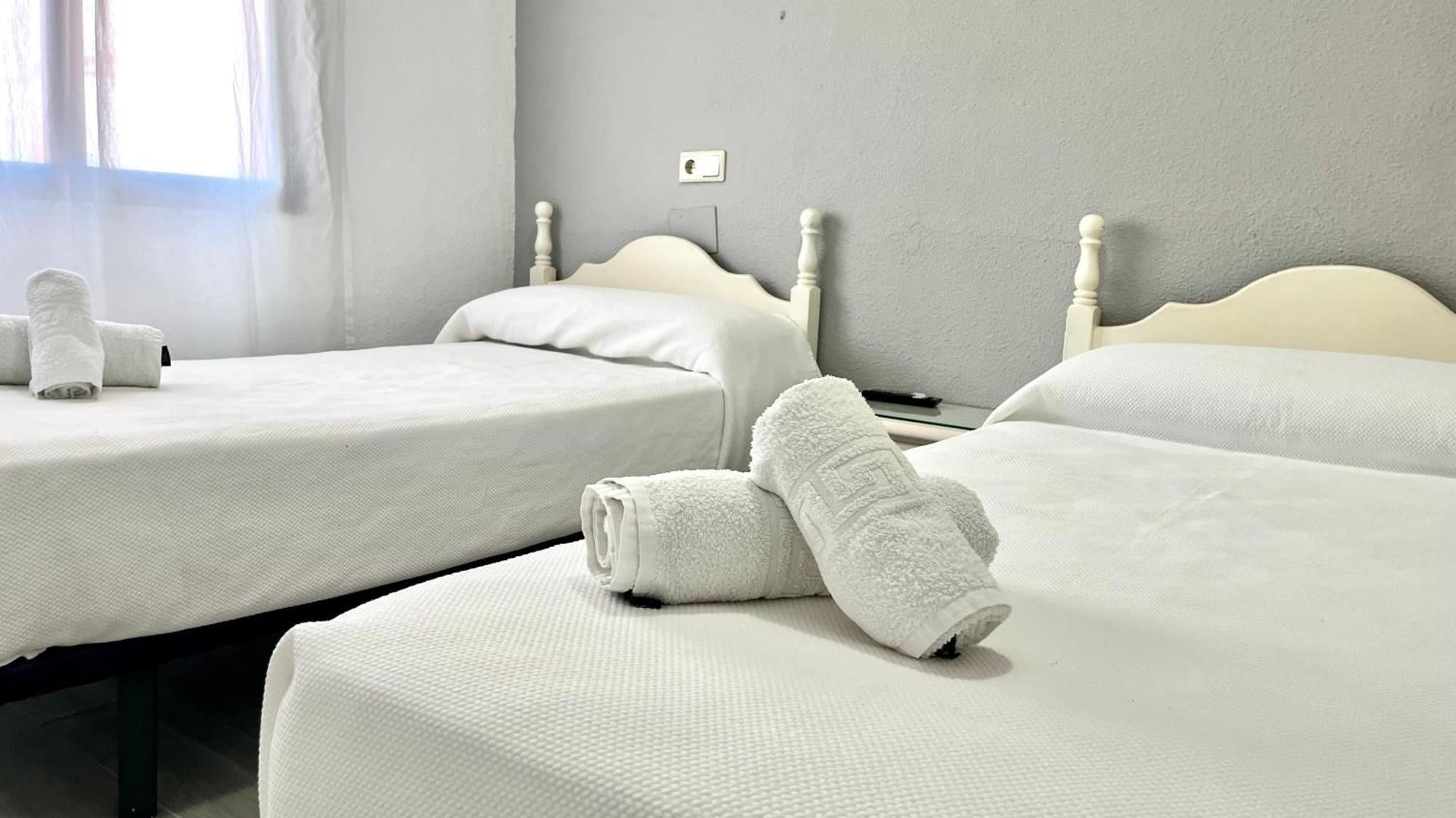 Hostal Carlos III Aldea Quintana Bagian luar foto