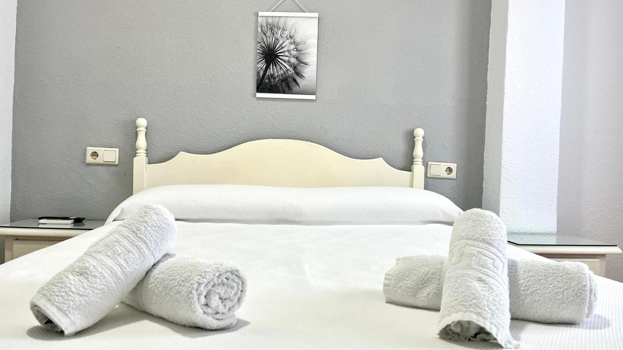 Hostal Carlos III Aldea Quintana Bagian luar foto